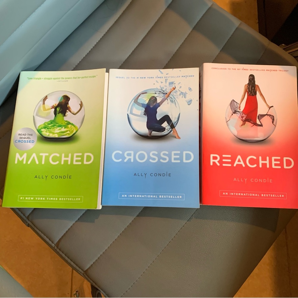 Matched Crossed Reached Trilogy Books Book Set Ally Condie NY Times Bestseller
